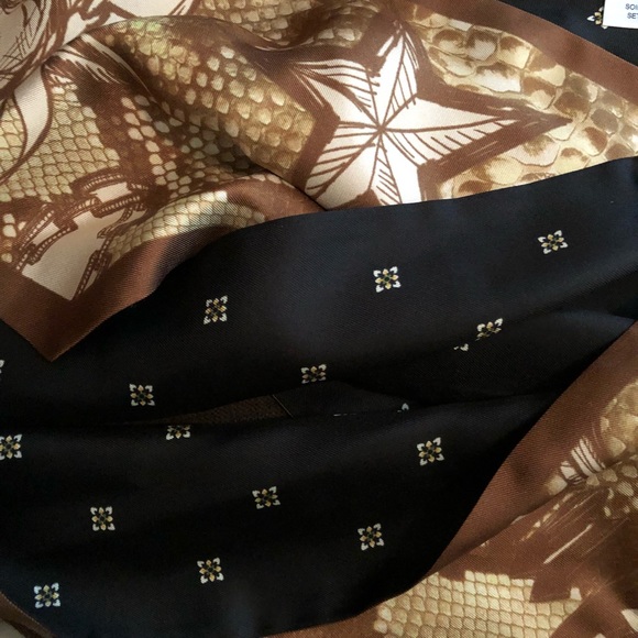 NWT 100% Auth Givenchy Paris Silk Scarf - Picture 4 of 5